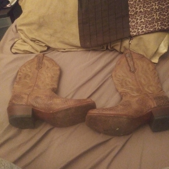 Cowgirl boots MUST GOOO - Picture 2 of 4